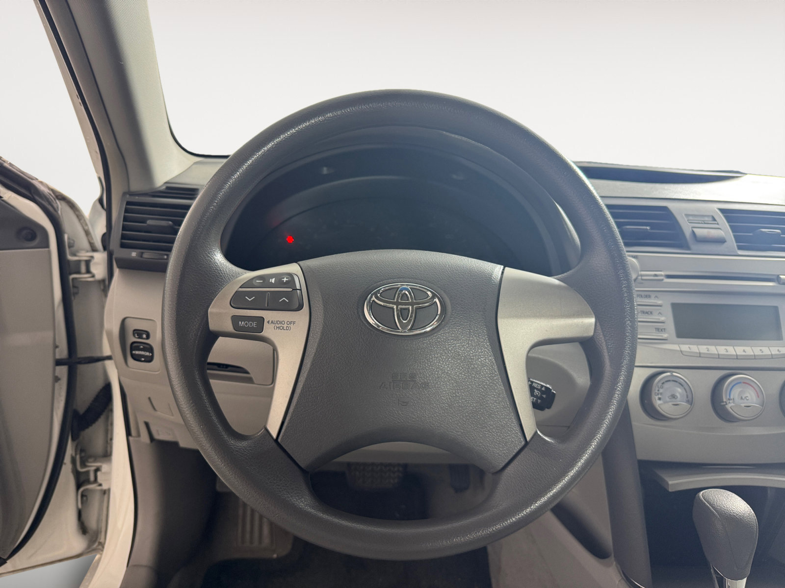2011 Toyota Camry SE photo 2