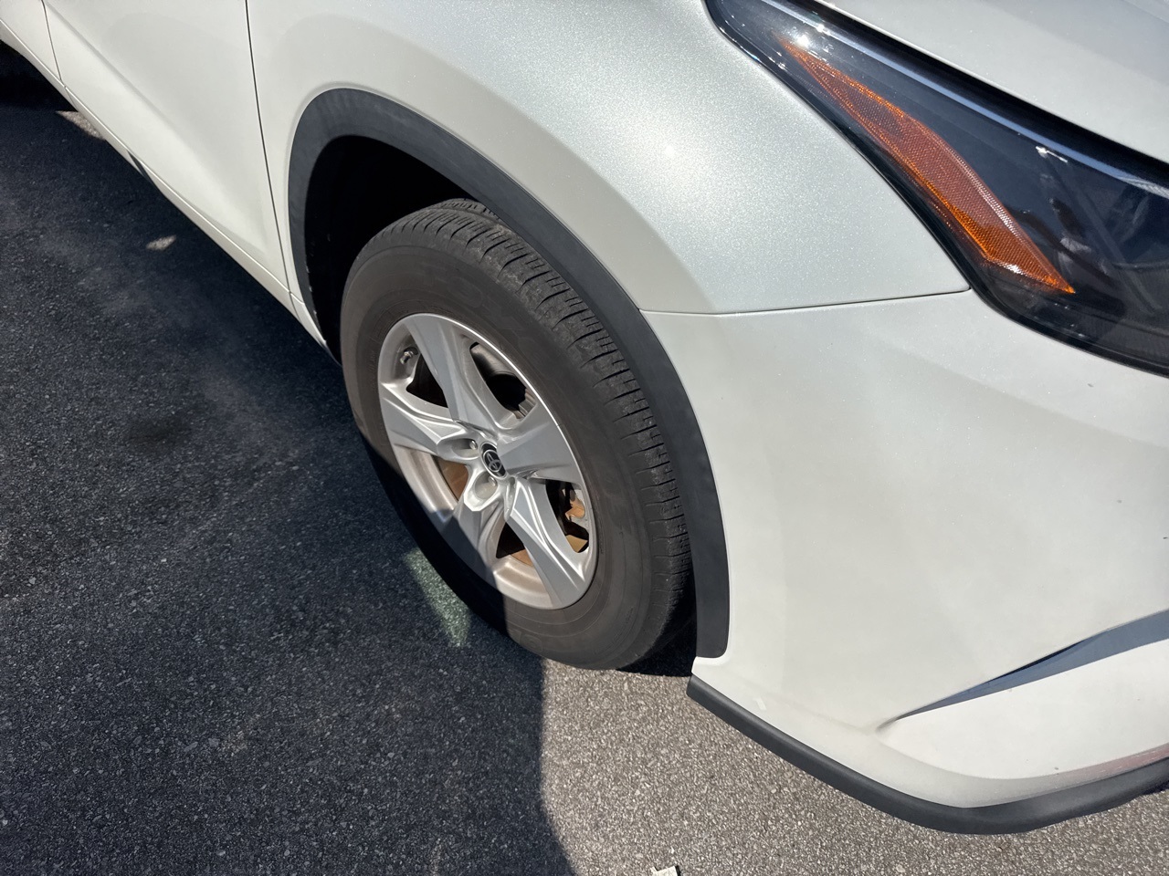 2022 Toyota Highlander Hybrid LE photo 4