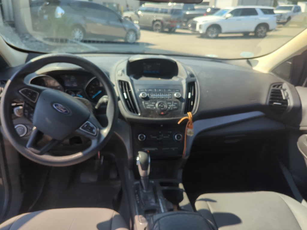 2019 Ford Escape S photo 10