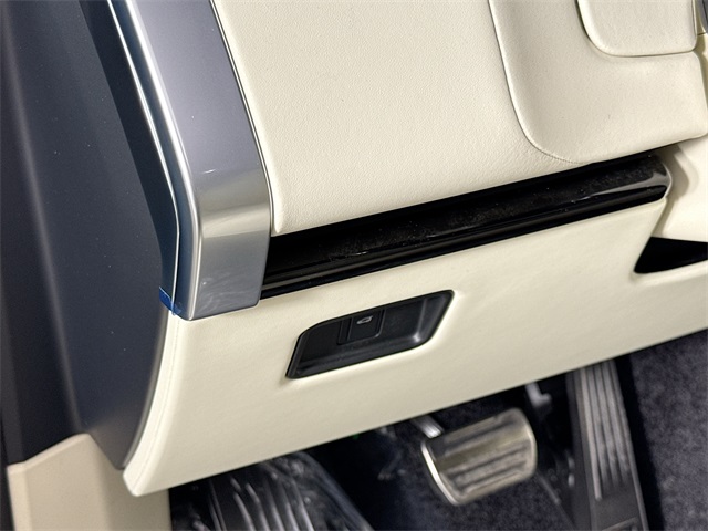 2025 Land Rover Range Rover SE photo 5