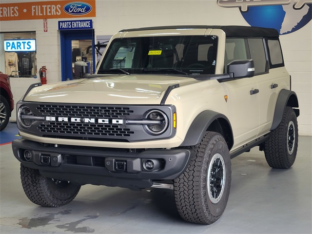 2025 Ford Bronco Badlands photo 8
