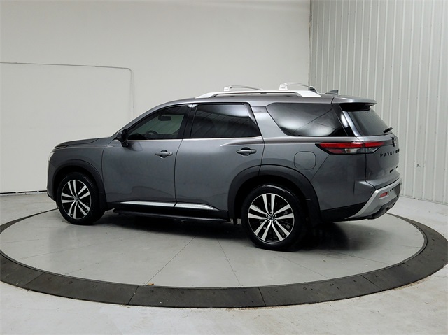 2023 Nissan Pathfinder Platinum photo 4
