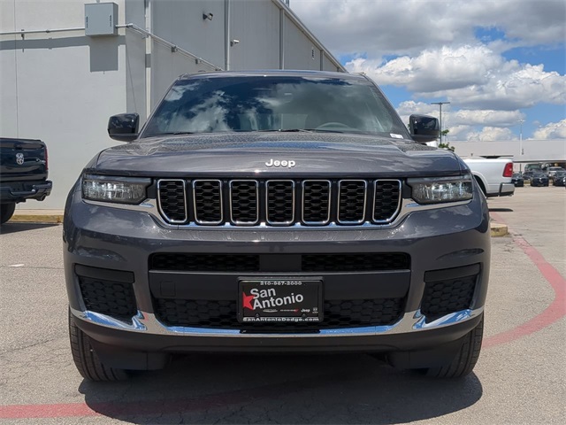 2025 Jeep Grand Cherokee Laredo photo 3