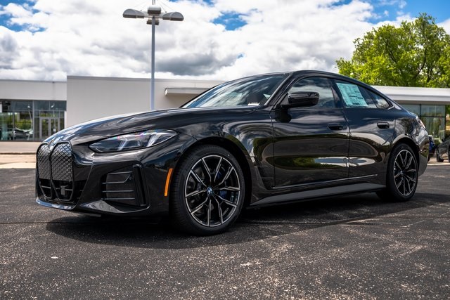 New 2025 Black Sapphire Metallic BMW xDrive40 image 1