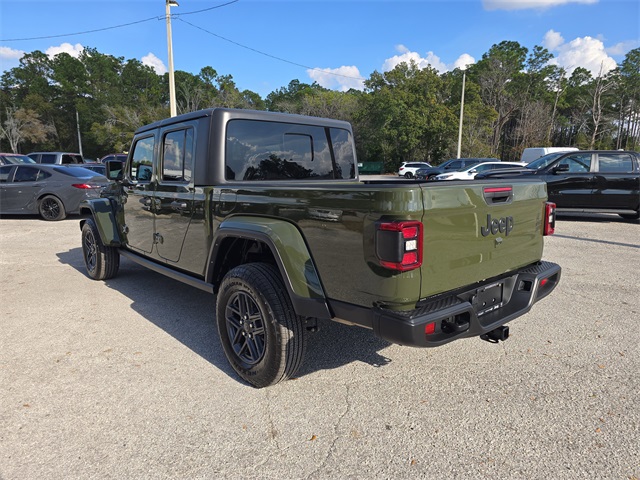 2024 Jeep Gladiator Willys photo 3