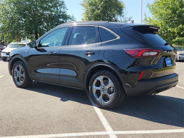 2025 Ford Escape ST-Line photo 4