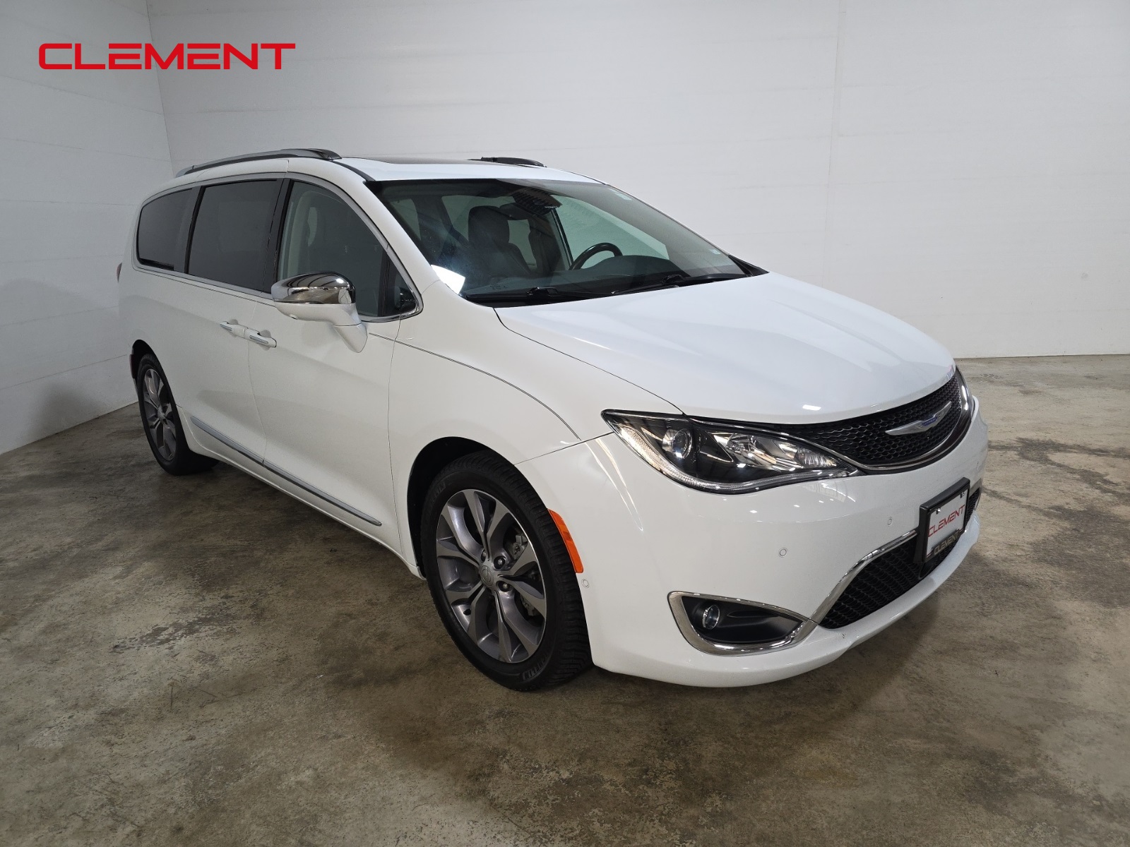 2019 Chrysler Pacifica Limited photo 3