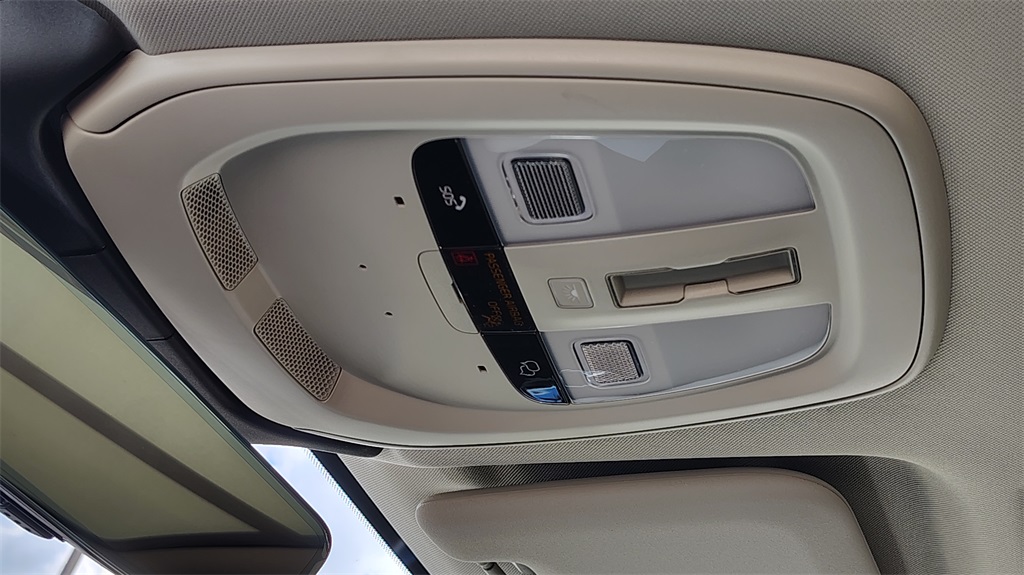 2026 Volvo XC60 B5 Plus photo 26