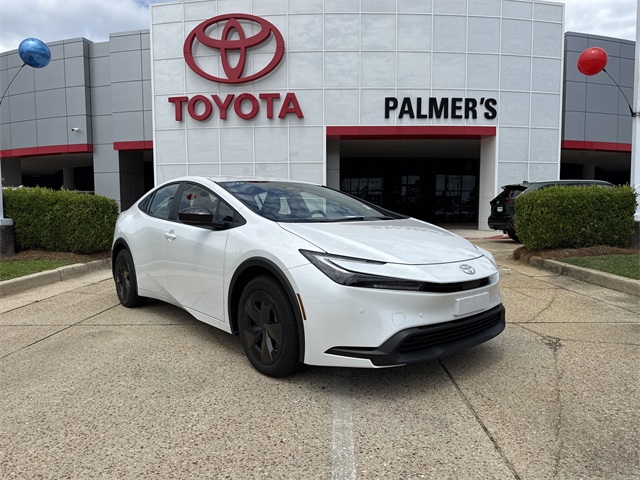 2025 Toyota Prius LE's photo