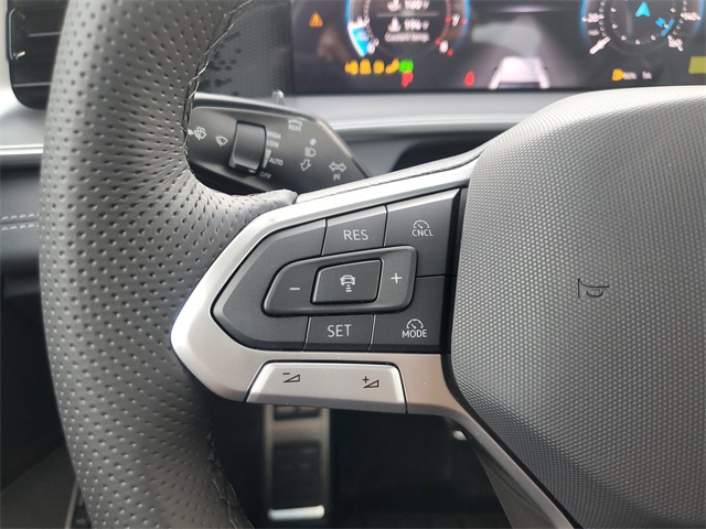 2025 Volkswagen Tiguan SE R-Line Black photo 25