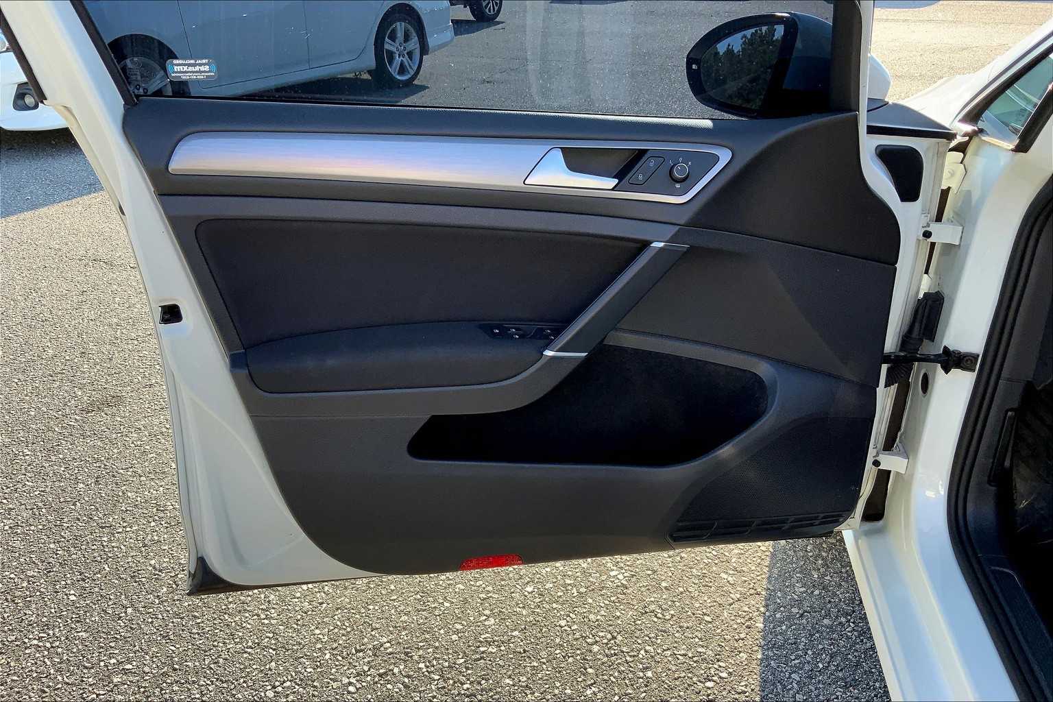2017 Volkswagen Golf S photo 19