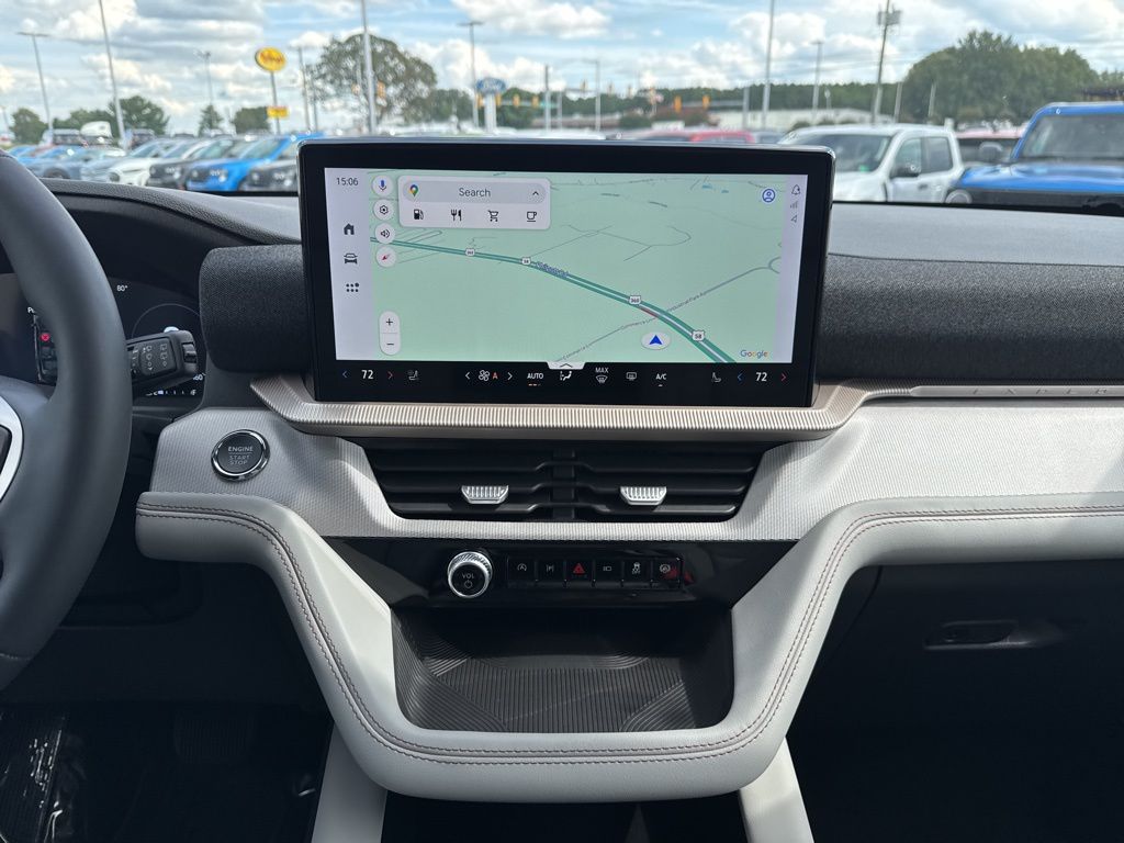 2025 Ford Explorer photo 28