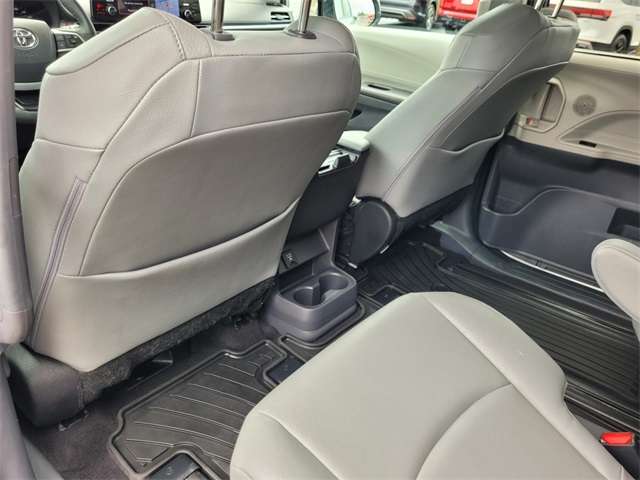 2024 Toyota Sienna XLE photo 28