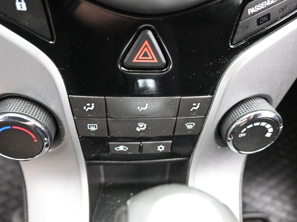 2014 Chevrolet Cruze photo 13