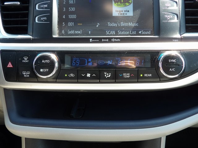 2019 Toyota Highlander LE photo 30