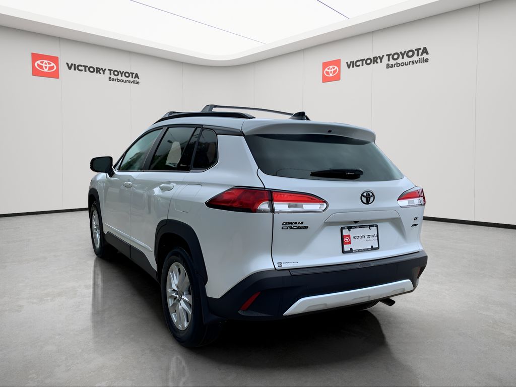 2025 Toyota Corolla Cross LE photo 5