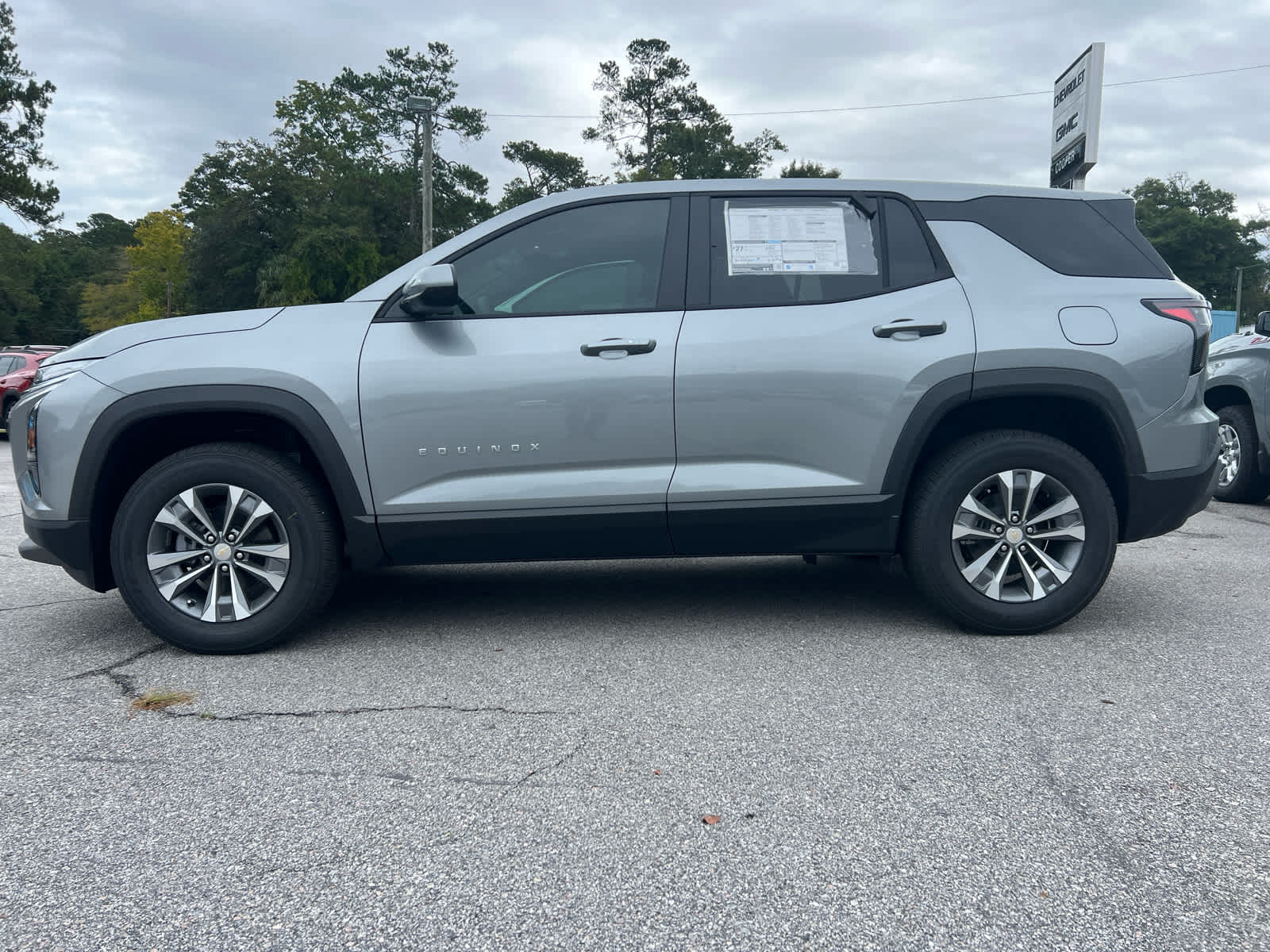 2026 Chevrolet Equinox LT photo 2