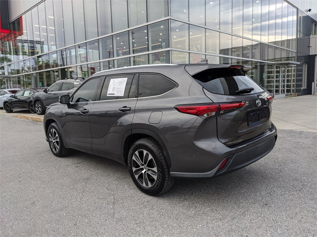 2021 Toyota Highlander XLE photo 4