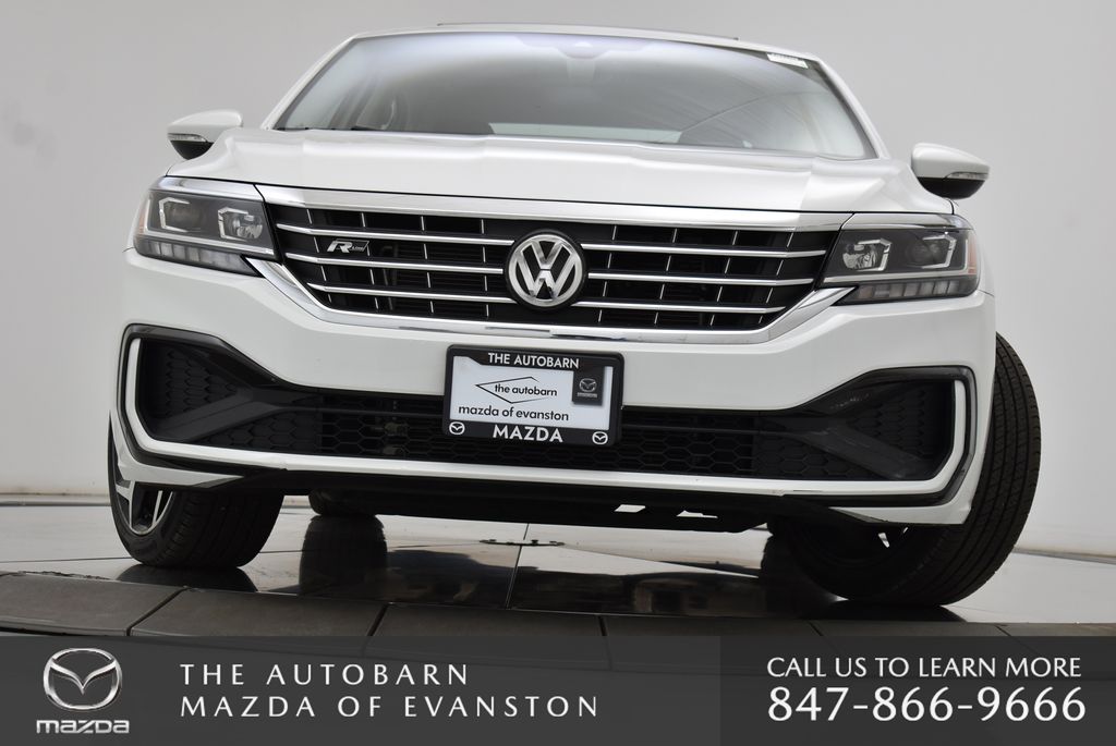 2020 Volkswagen Passat 2.0T R-Line photo 3