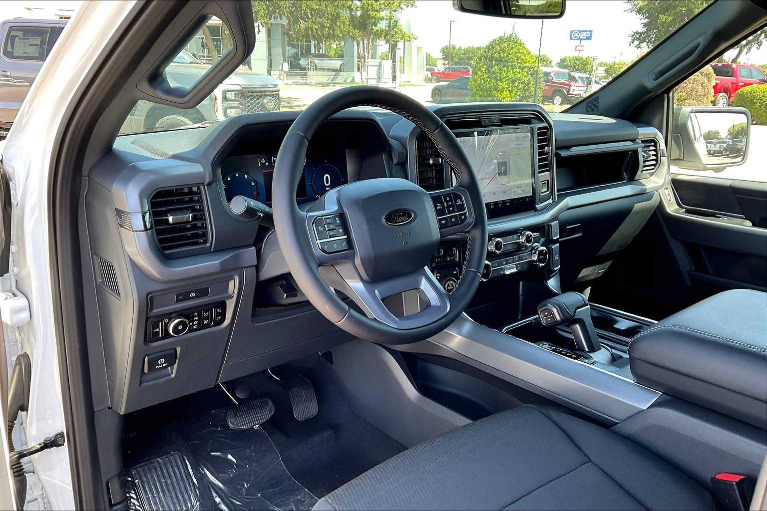 2025 Ford F-150 XLT photo 8