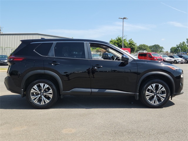 2023 Nissan Rogue SV photo 2