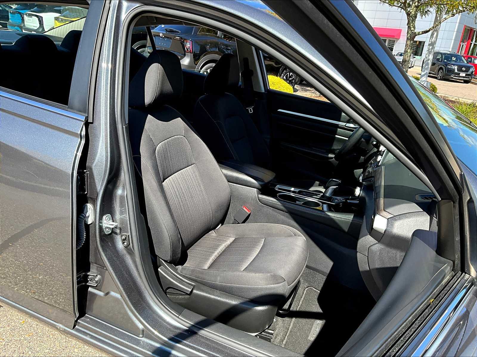 2023 Nissan Altima 2.5 SV photo 11