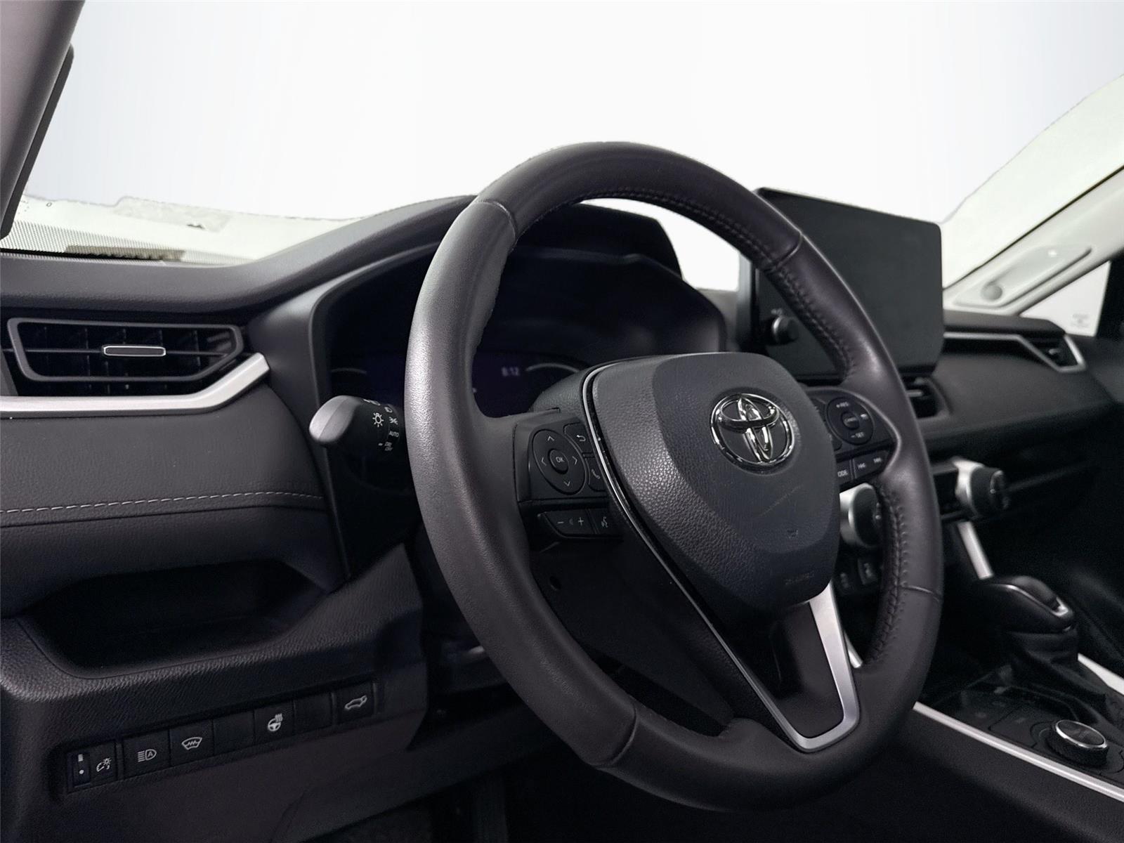 2023 Toyota RAV4 Hybrid XLE Premium photo 10