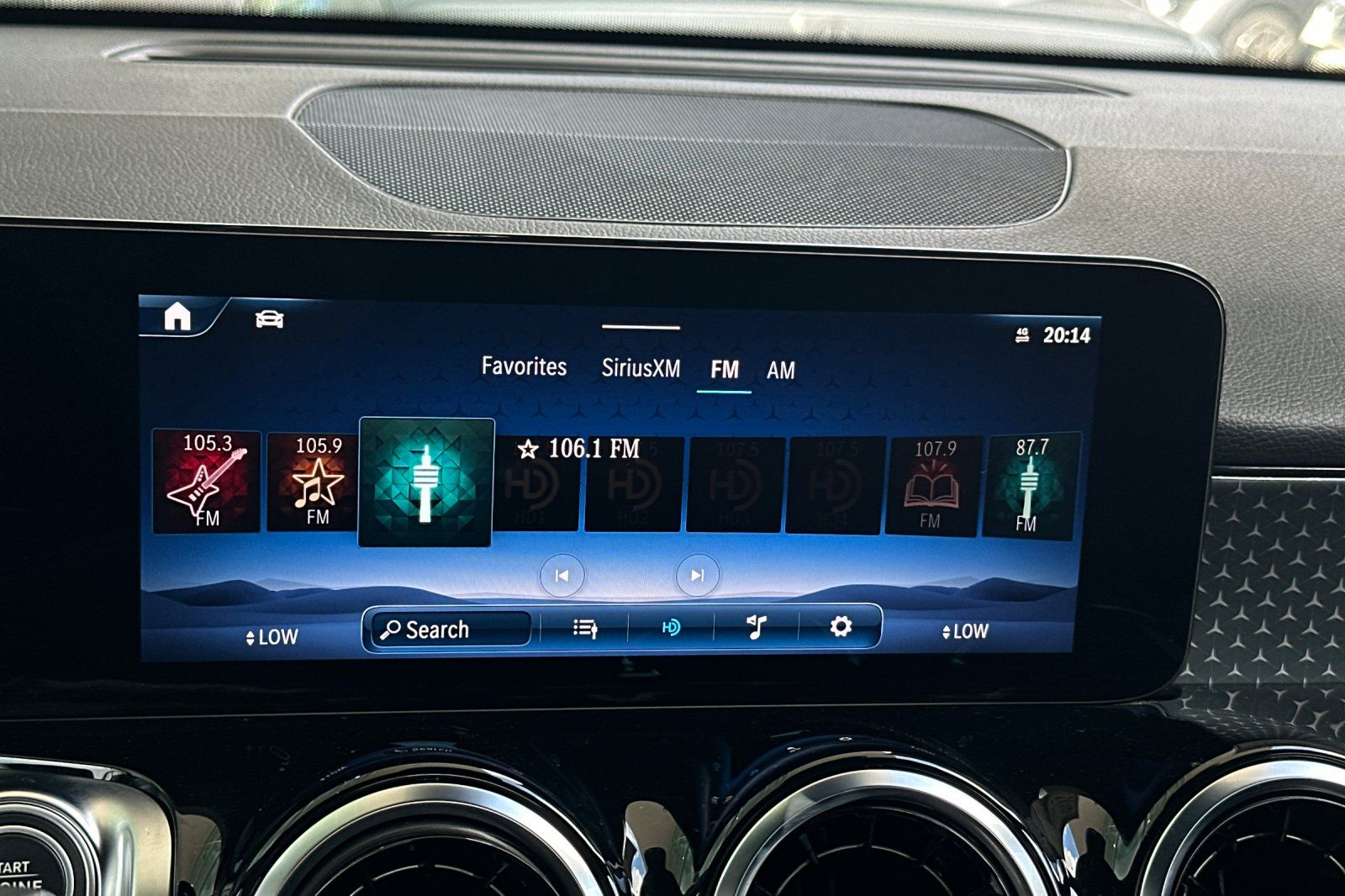 2025 Mercedes Benz GLB 250 photo 28