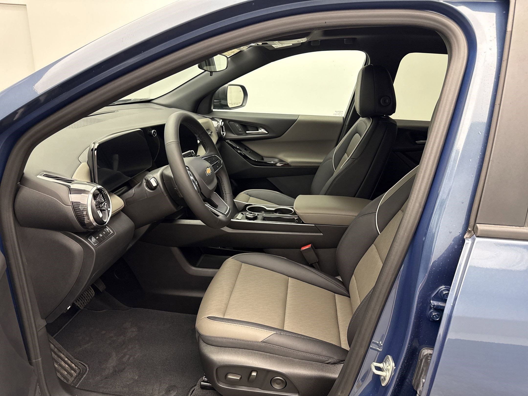 2026 Chevrolet Equinox LT photo 5