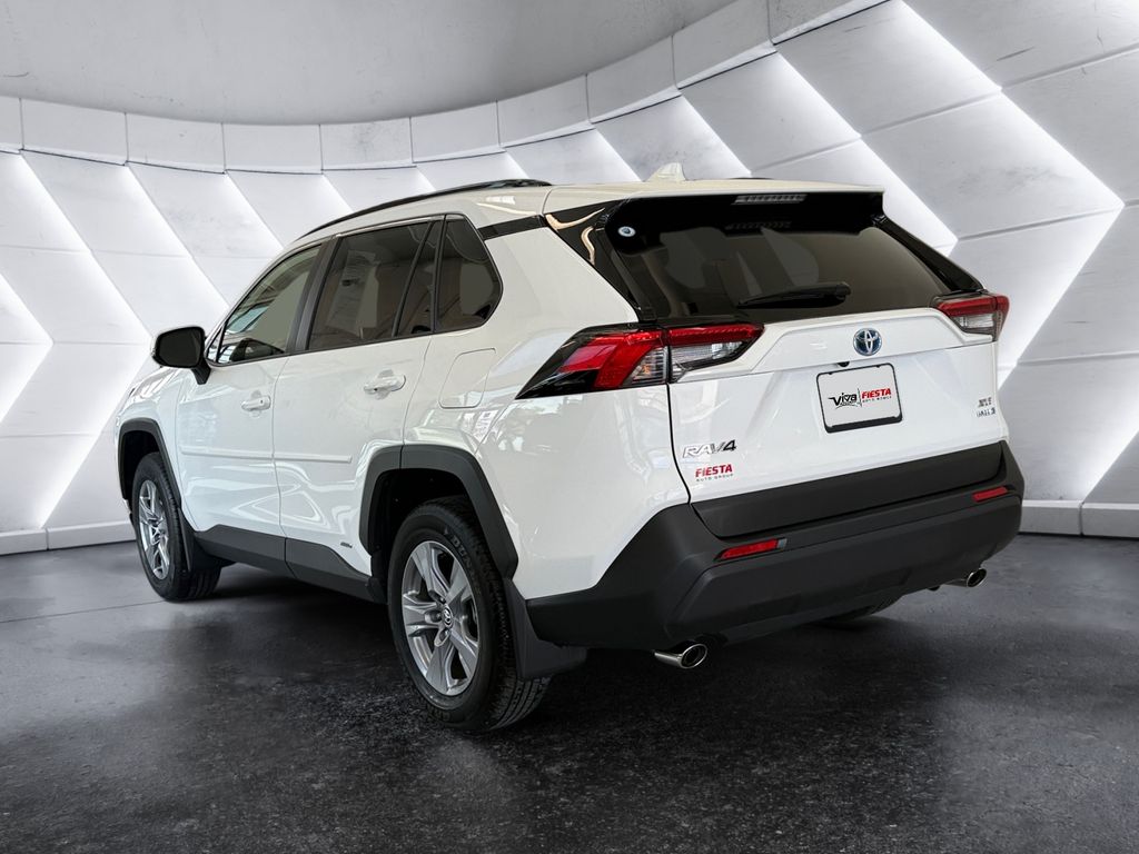 2024 Toyota RAV4 Hybrid XLE photo 4