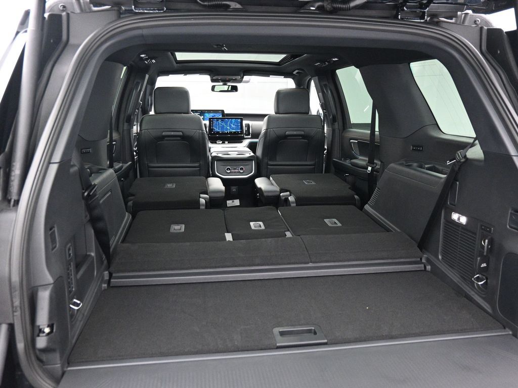 2025 Ford Expedition photo 21