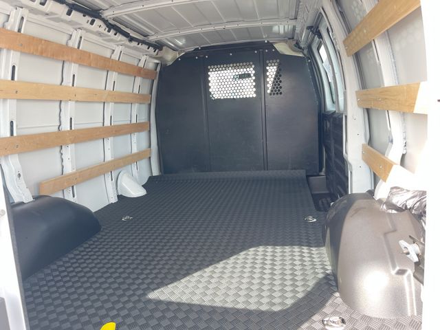 2024 CHEVROLET EXPRESS - Image 23