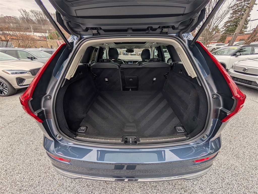 2023 Volvo XC60 B5 Plus photo 4