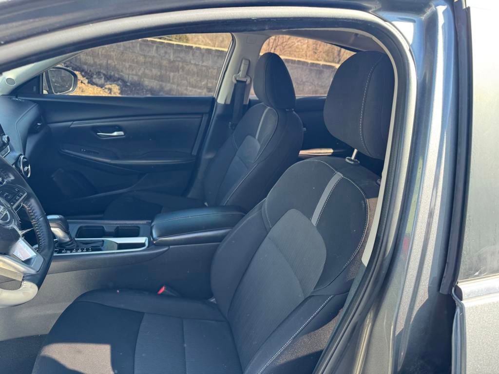 2022 Nissan Sentra SV photo 9