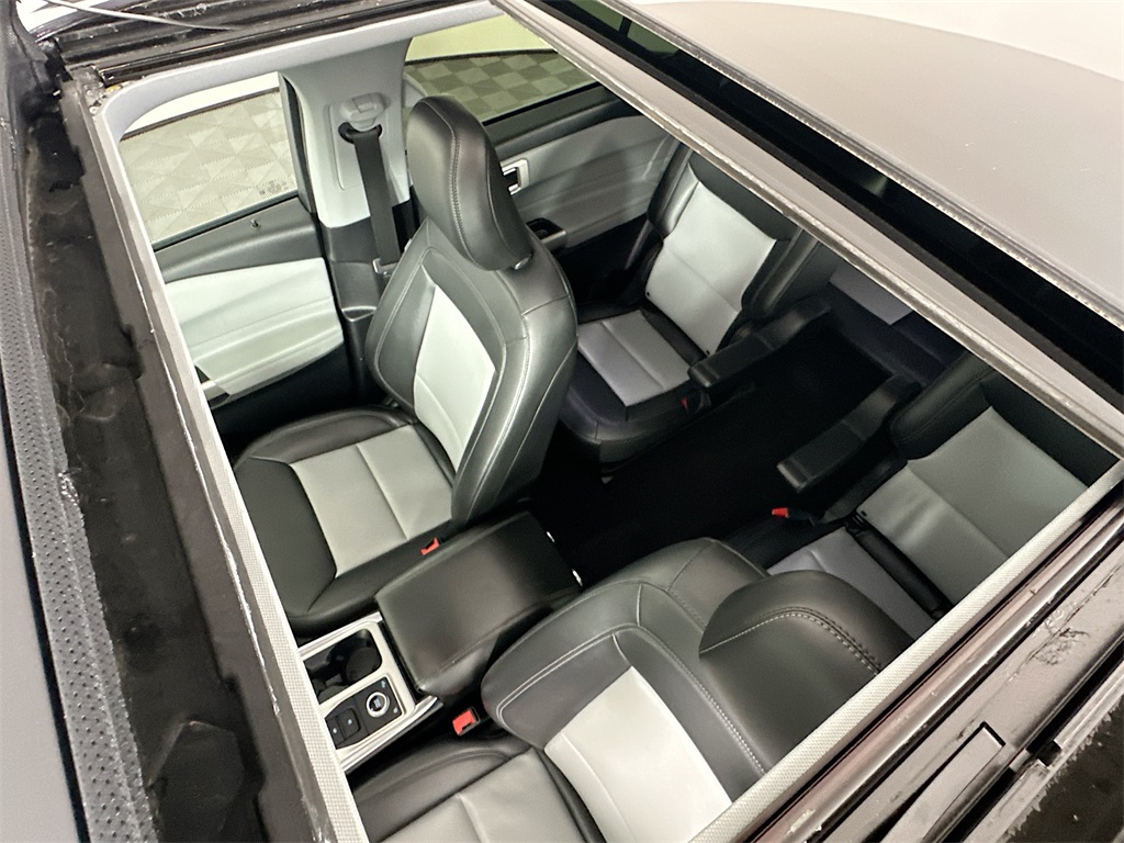 2022 Ford Explorer XLT photo 10