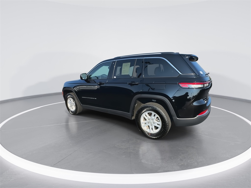 2023 Jeep Grand Cherokee Laredo photo 5