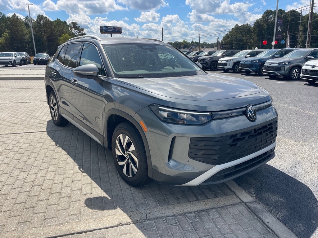 2025 Volkswagen Tiguan S photo 2