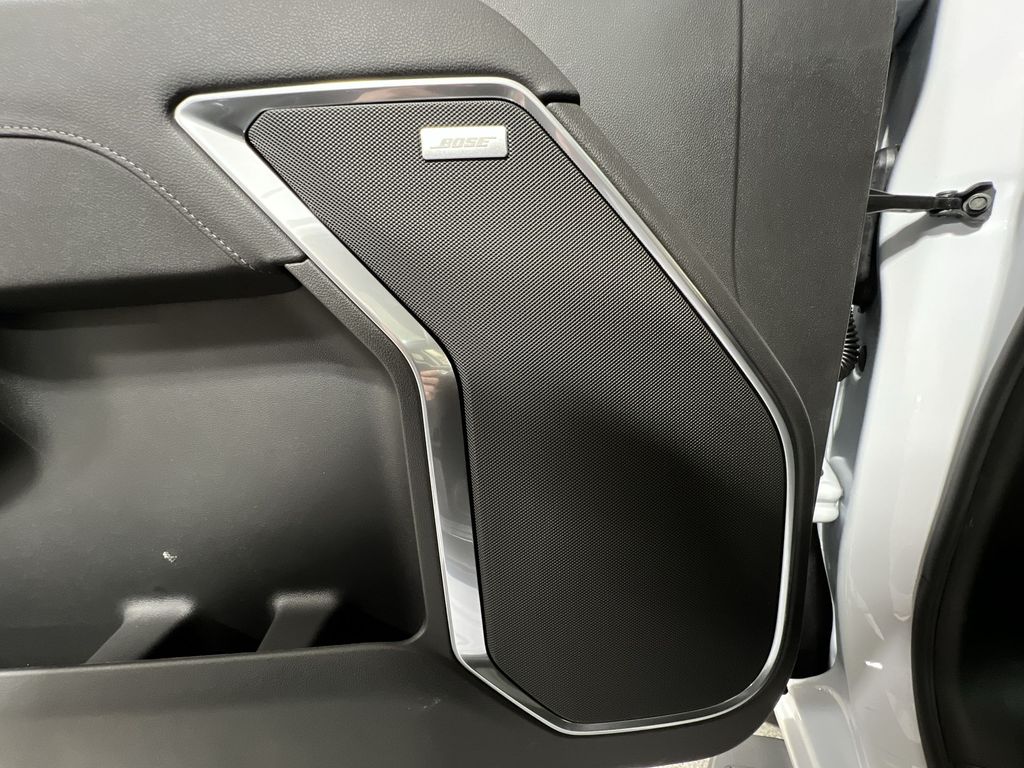 New 2025 White Frost Tricoat GMC SLT image 25