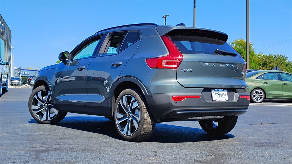 2026 Volvo XC40 Plus photo 3