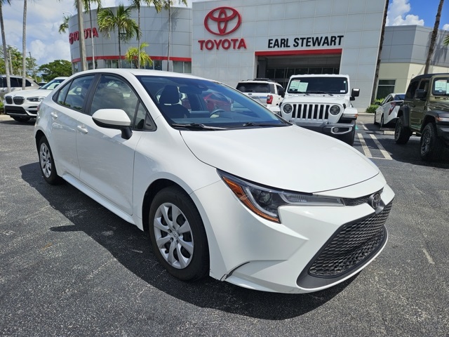 2022 Toyota Corolla LE photo 2