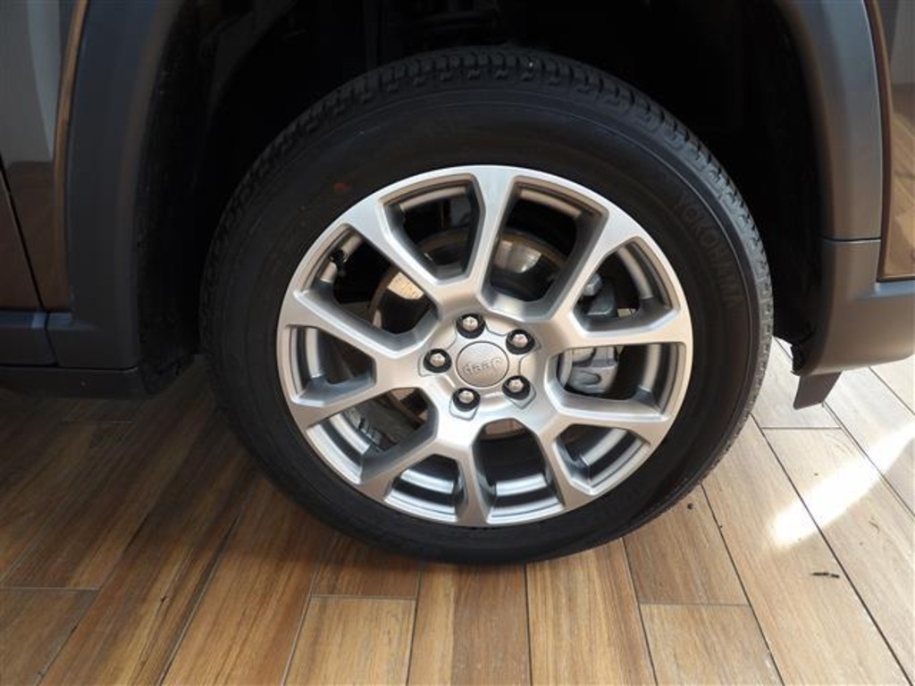 2022 Jeep Compass Latitude Lux photo 2