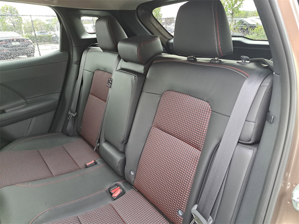 2026 Nissan Kicks SR photo 11