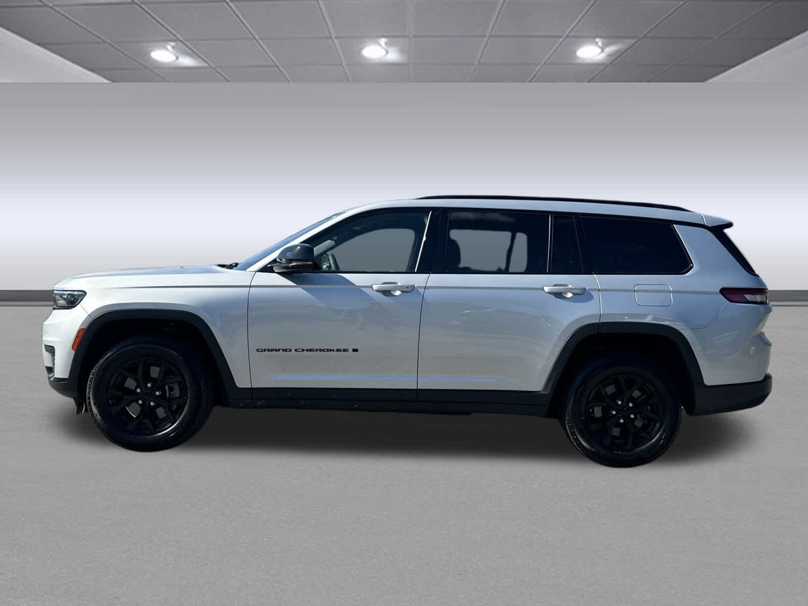 2024 Jeep Grand Cherokee Altitude photo 4