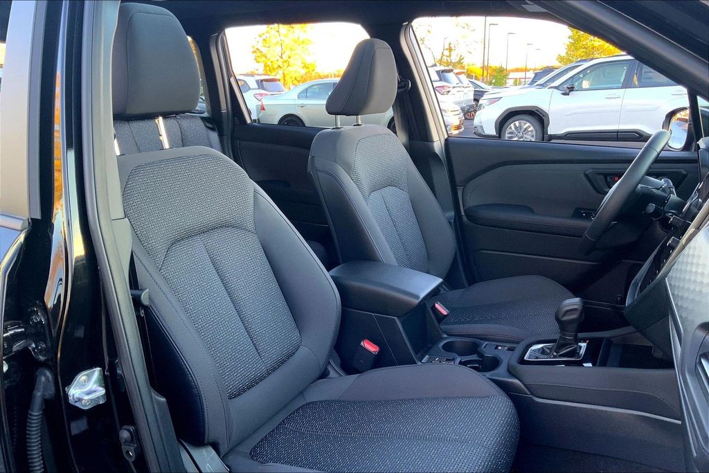 2025 Subaru Forester Premium photo 3