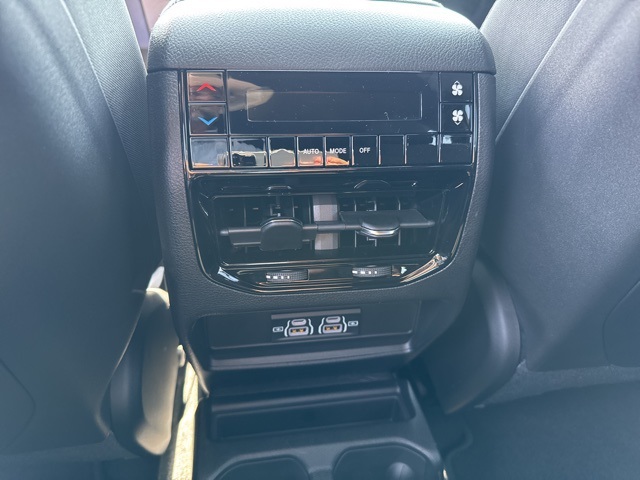 2025 Jeep Grand Cherokee Laredo photo 22