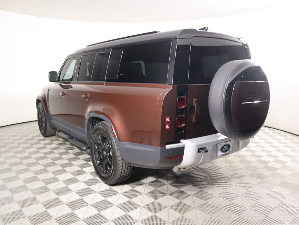 2025 Land Rover Defender 130 S photo 2