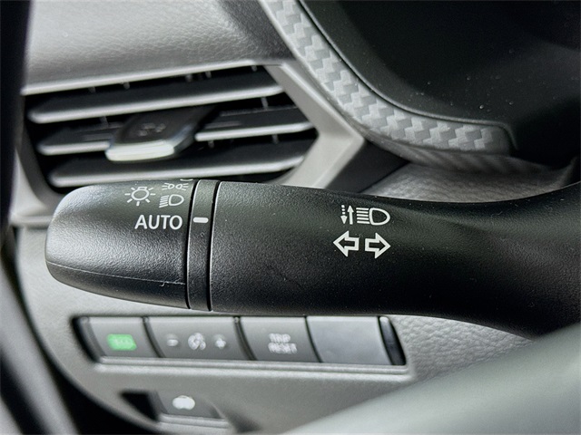 2025 Nissan Sentra S photo 11