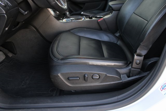 2015 Chevrolet Malibu 2LT photo 2