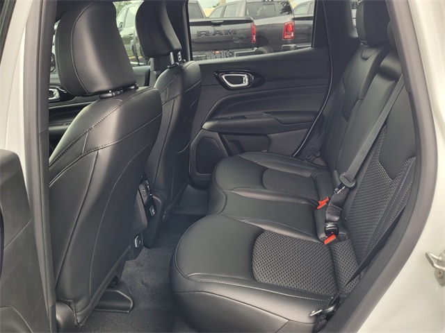 2025 Jeep Compass Latitude photo 11