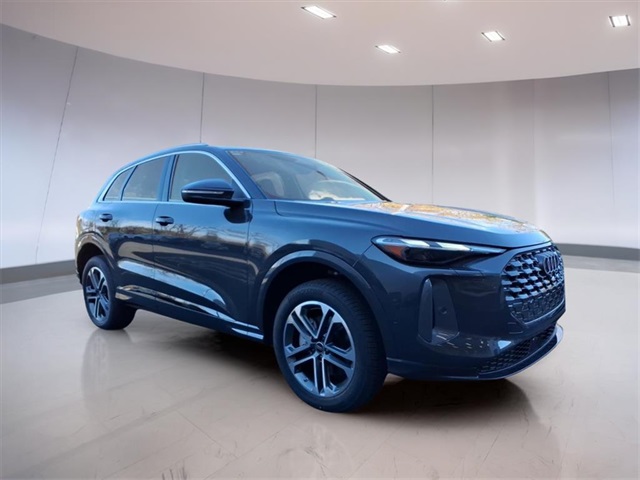 2025 Audi New Q5 Premium's photo